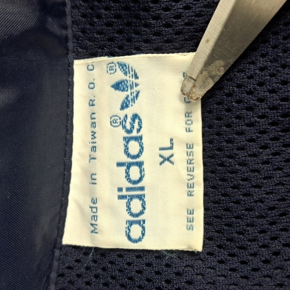 Vintage Adidas 3 stripe sleeve hooded navy & white XL windbreaker jacket - Picture 8 of 9